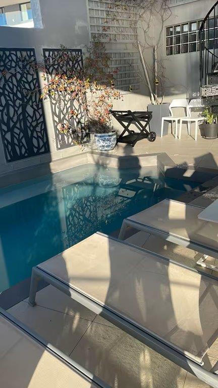 To Let 6 Bedroom Property for Rent in Bantry Bay Western Cape